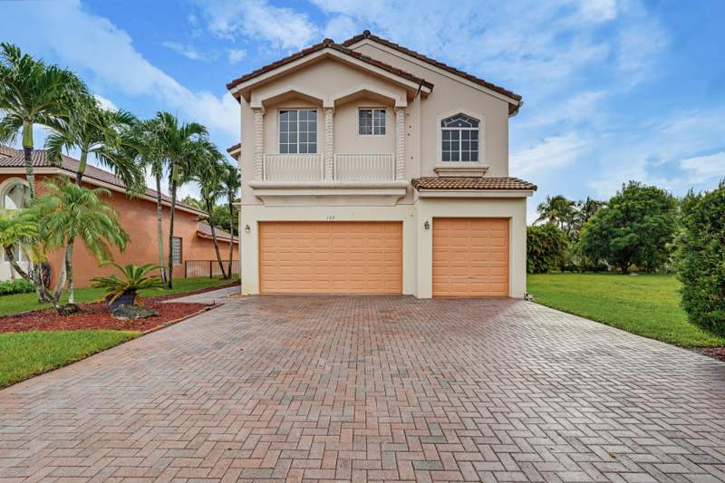 5 bedroom Single Family Residence at 122 Sarona Circle, Bella Terra Pud 4, Royal Palm Beach — photo 2