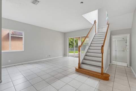 122 Sarona Circle, Royal Palm Beach FL - photo 7 of 56