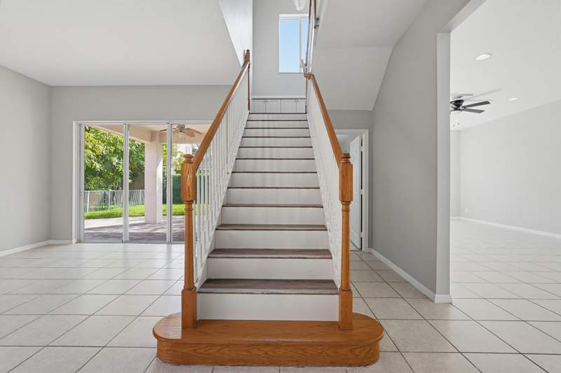 5 bedroom Single Family Residence at 122 Sarona Circle, Bella Terra Pud 4, Royal Palm Beach — photo 4