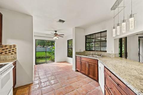 9313 W Sunrise Boulevard, Plantation FL - photo 9 of 41