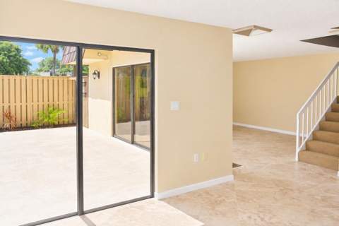 1211 12th Court, Palm Beach Gardens FL - photo 8 of 17
