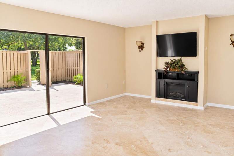 2 bedroom Townhouse at 1211 12th Court, Sandalwood Estates, Palm Beach Gardens — photo 3
