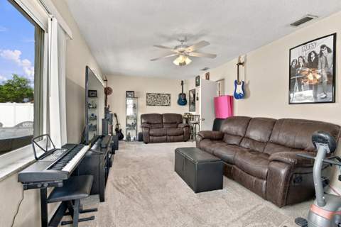 8121 NW 93rd Avenue, Tamarac FL - photo 11 of 25