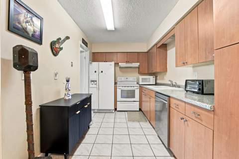 8121 NW 93rd Avenue, Tamarac FL - photo 12 of 25
