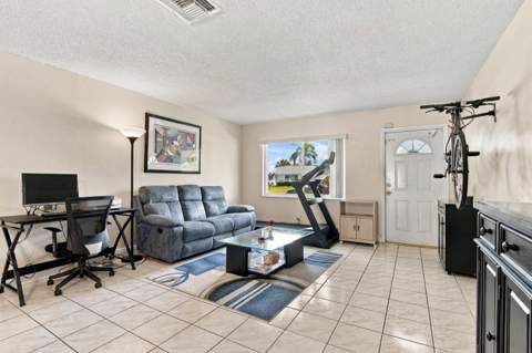 8121 NW 93rd Avenue, Tamarac FL - photo 17 of 25
