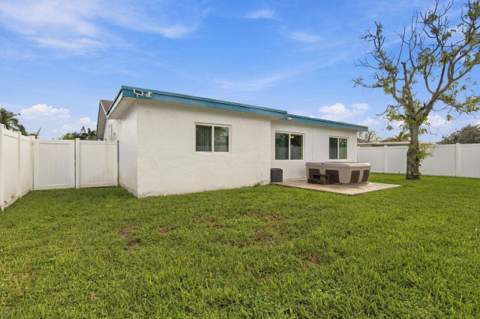 8121 NW 93rd Avenue, Tamarac FL - photo 21 of 25