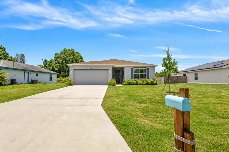 4 bedroom Single Family Residence at 2202 SE Trillo Street, Port St Lucie Section 30, Port St. Lucie — photo 1