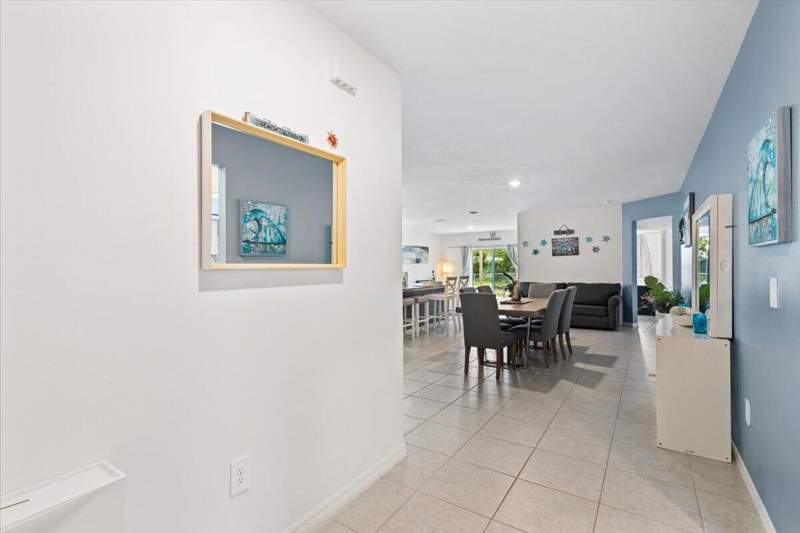 4 bedroom Single Family Residence at 2202 SE Trillo Street, Port St Lucie Section 30, Port St. Lucie — photo 2