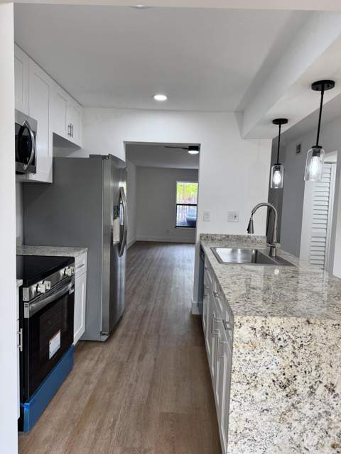 1100 W Fairway Road #1100, Pembroke Pines FL - photo 7 of 32
