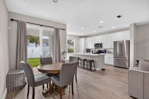 532 Sanderling Circle, Deerfield Beach FL - photo 8 of 36