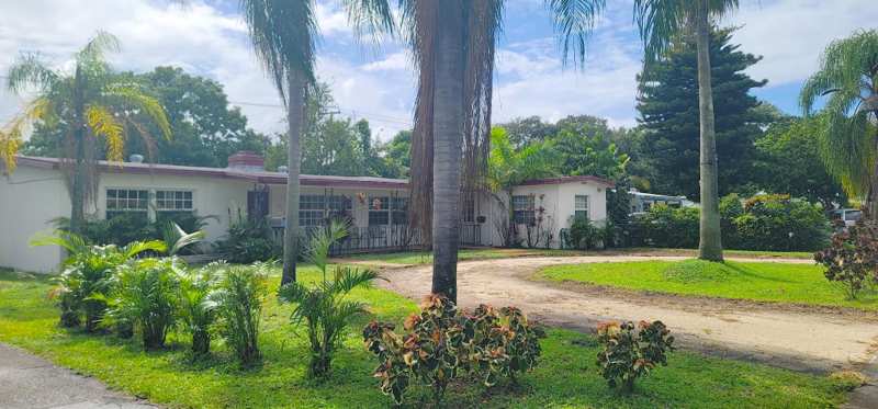 2 bedroom Single Family Residence at 213 SW 3rd Place, Modelo Park, Dania Beach — photo 1
