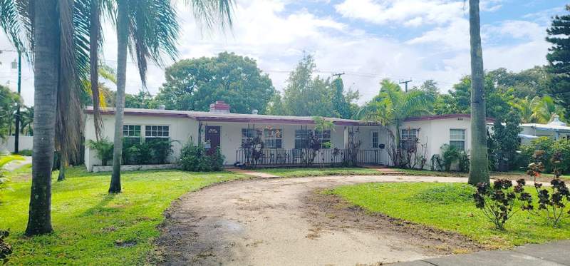 2 bedroom Single Family Residence at 213 SW 3rd Place, Modelo Park, Dania Beach — photo 2