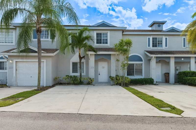 3 bedroom Single Family Residence at 4728 SW 13th Place, Olympia & York Residential Plat, Deerfield Beach — photo 1