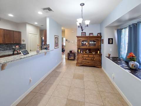 2529 Creekside Drive, Fort Pierce FL - photo 6 of 44