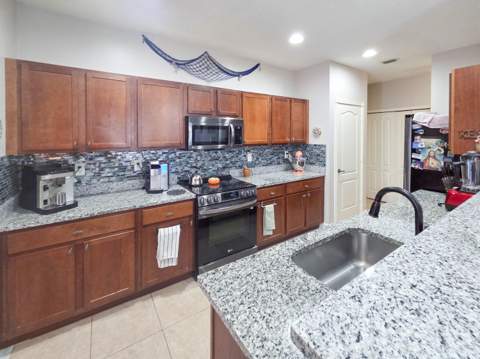 2529 Creekside Drive, Fort Pierce FL - photo 7 of 44