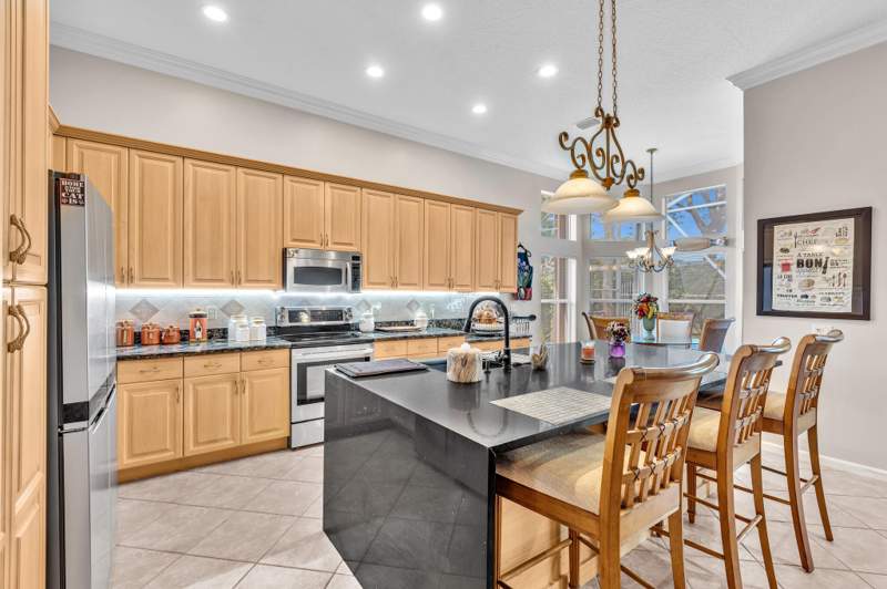 4 bedroom Single Family Residence at 8127 Playa Del Sur Boulevard, Valencia Shores, Lake Worth — photo 5