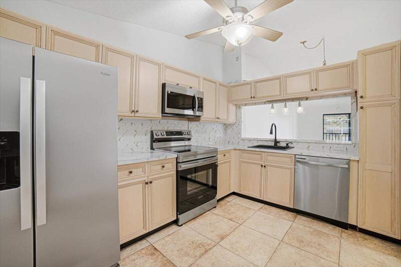 2 bedroom Condominium at 4880 Lucerne Lakes Boulevard #206, Lucerne Pointe One,Two,Three Four,Seven,Eight,Nine, Lake Worth — photo 4
