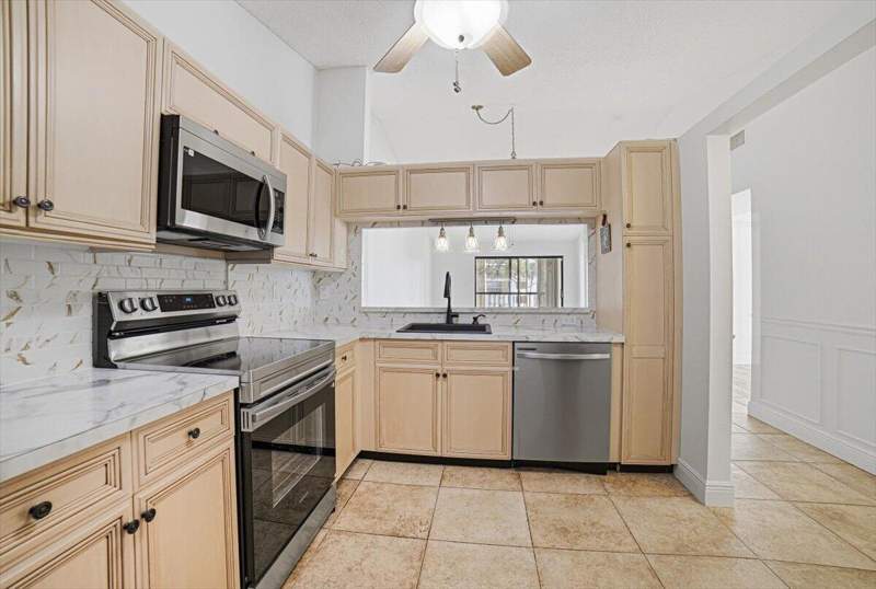 2 bedroom Condominium at 4880 Lucerne Lakes Boulevard #206, Lucerne Pointe One,Two,Three Four,Seven,Eight,Nine, Lake Worth — photo 5