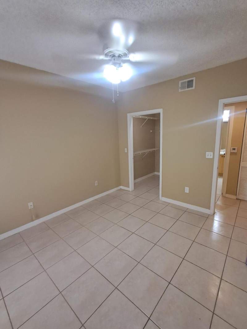 1 bedroom Condominium at 10330 S Fox Trail Road #1212, Spa At Sunset Isles Condo, Royal Palm Beach — photo 5