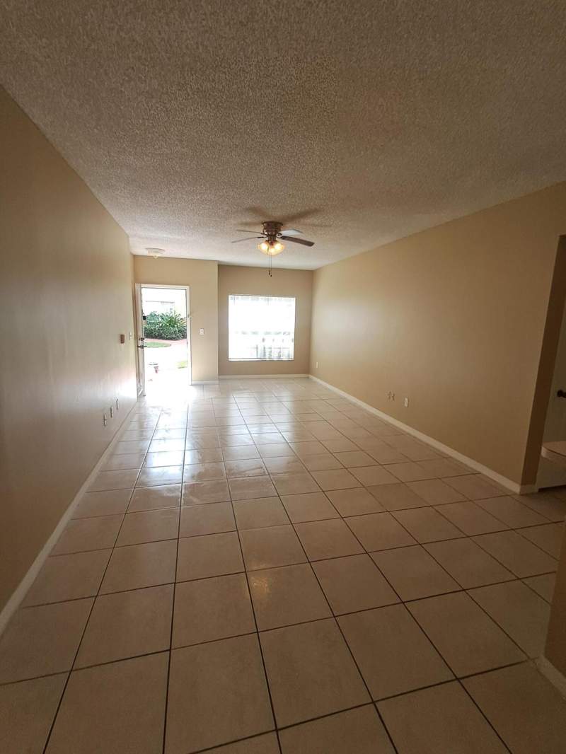 1 bedroom Condominium at 10330 S Fox Trail Road #1212, Spa At Sunset Isles Condo, Royal Palm Beach — photo 4