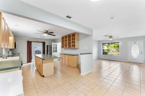 415 NW 7th Court, Boynton Beach FL - photo 9 of 38