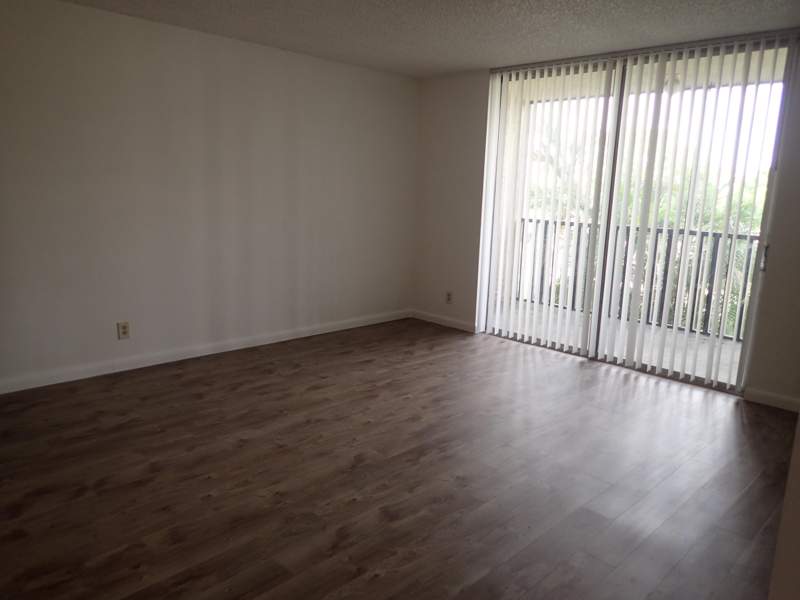 1 bedroom Condominium at 2820 Somerset #206O, Somerset Lakes Condo, Lauderdale Lakes — photo 4