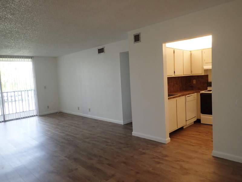 1 bedroom Condominium at 2820 Somerset #206O, Somerset Lakes Condo, Lauderdale Lakes — photo 2