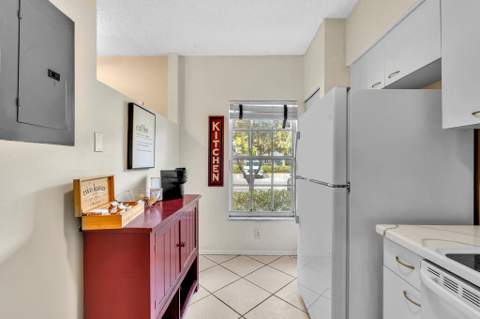 5464 Jubilee Way #221, Margate FL - photo 9 of 38