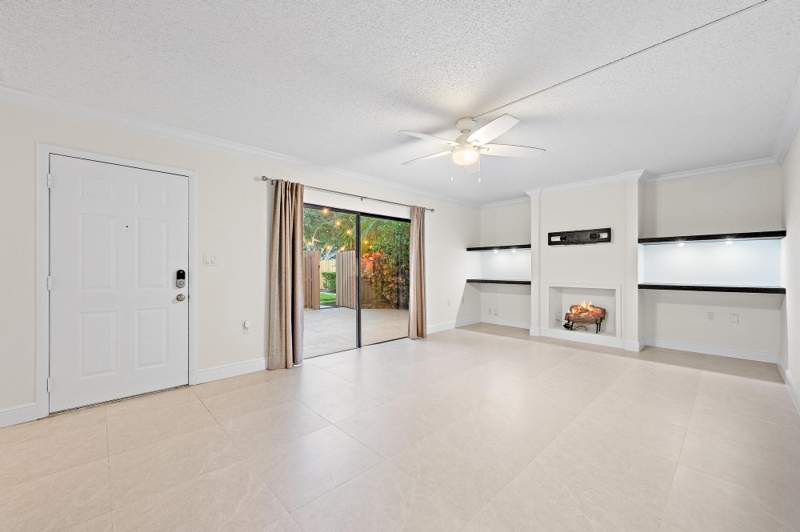 2 bedroom Townhouse at 210 2nd Court, Sandalwood Estates, Palm Beach Gardens — photo 5
