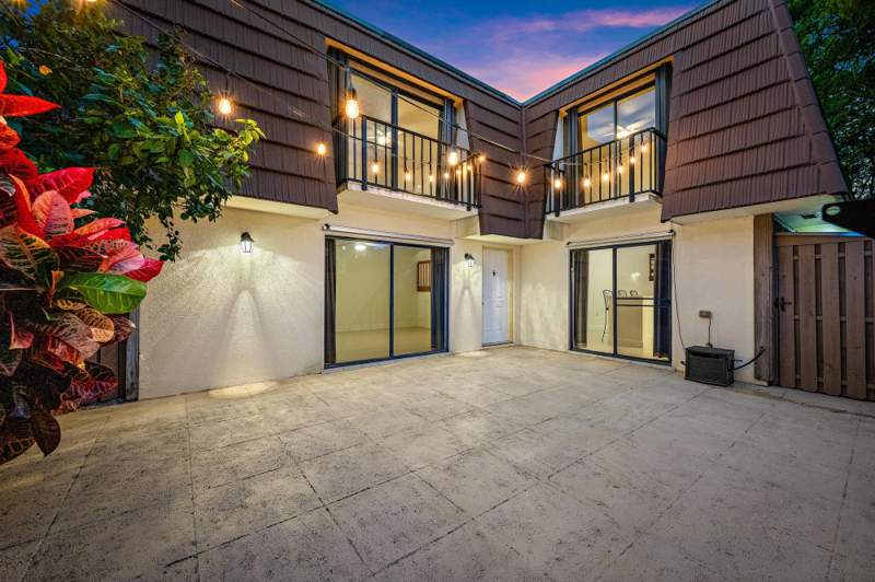 2 bedroom Townhouse at 210 2nd Court, Sandalwood Estates, Palm Beach Gardens — photo 2