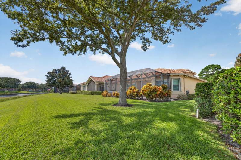 3 bedroom Single Family Residence at 9008 Champions Way, Lakes At PGA, Port St. Lucie — photo 5