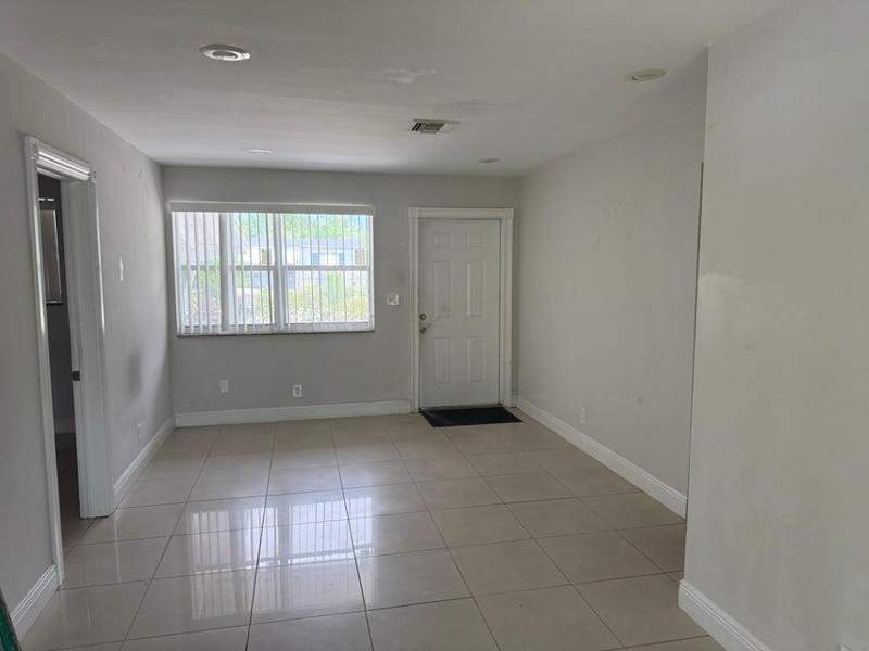 3 bedroom Single Family Residence at 4161 NW 11th Avenue, Twin Lakes Homes Sec 3, Oakland Park — photo 2