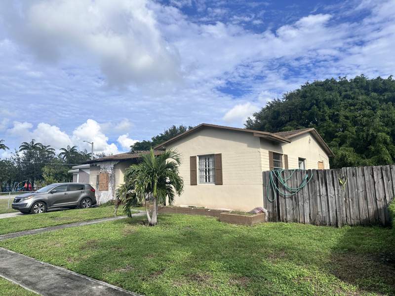 4 bedroom Single Family Residence at 712 NW 9th Court, Belmar, Hallandale Beach — photo 2