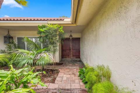10134 Boca Woods Lane, Boca Raton FL - photo 7 of 76