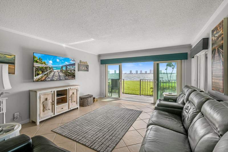 2 bedroom Condominium at 801 Lake Shore Drive #109, Lake Harbour Towers Condo, Lake Park — photo 2