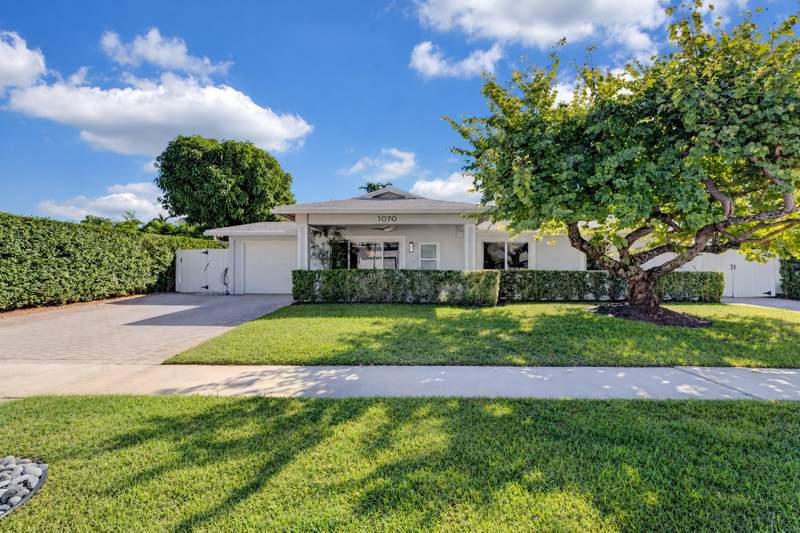 4 bedroom Single Family Residence at 1070 NE 2nd Terrace, Boca Villas Sec C, Boca Raton — photo 2