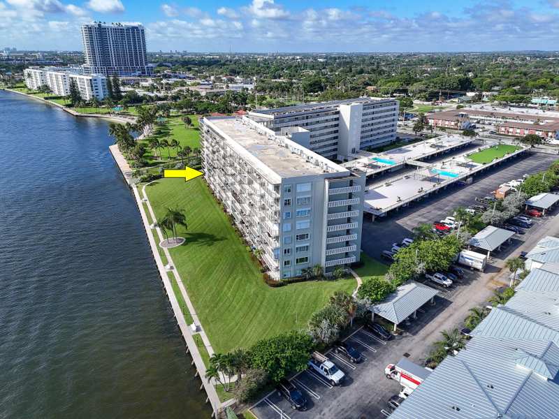 2 bedroom Condominium at 801 Lake Shore Drive #109, Lake Harbour Towers Condo, Lake Park — photo 1