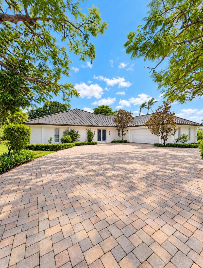 5 bedroom Single Family Residence at 416 S Country Club Drive, Atlantis City Of, Atlantis — photo 1