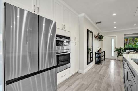 5241 NE 18th Terrace, Fort Lauderdale FL - photo 18 of 52