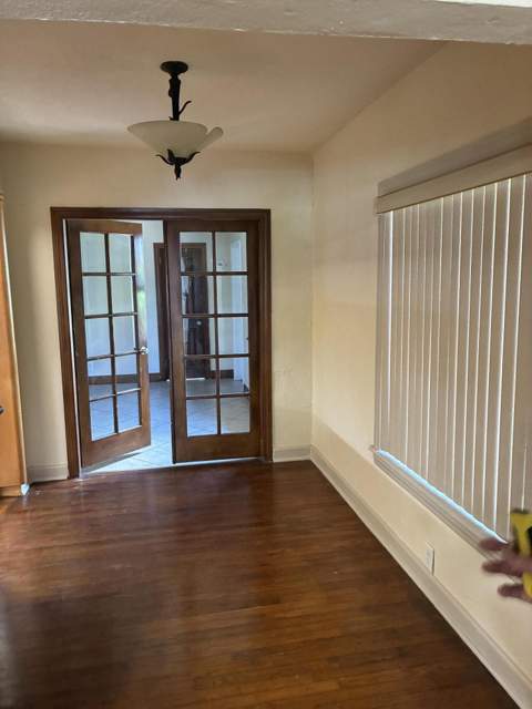 18 SE 10th Street, Fort Lauderdale FL - photo 9 of 21