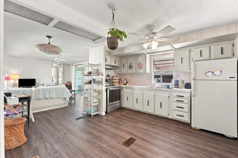 2 bedroom Manufactured Home at 7305 SE Redbird Circle, Ridgeway, Hobe Sound — photo 3