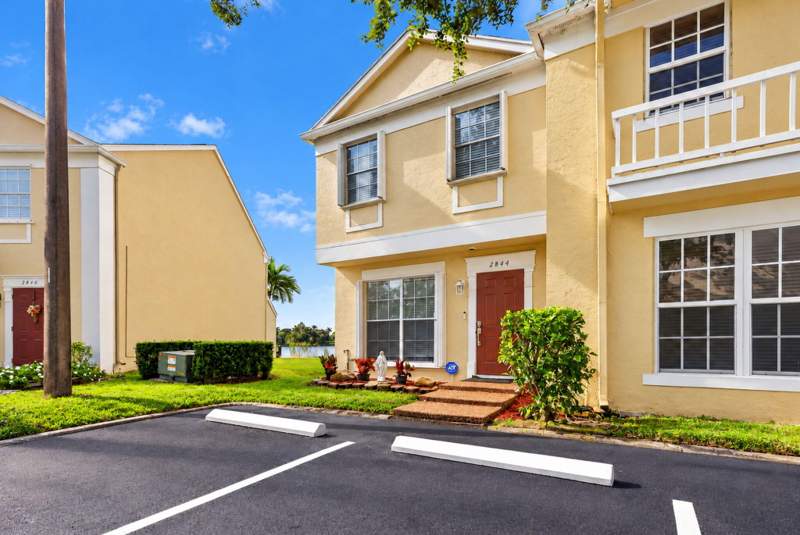 2 bedroom Townhouse at 2844 S Edgehill Lane #2844, Rock Creek Phase Two, Cooper City — photo 2