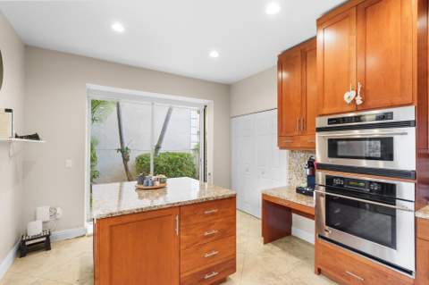 23381 Butterfly Palm Court, Boca Raton FL - photo 21 of 49