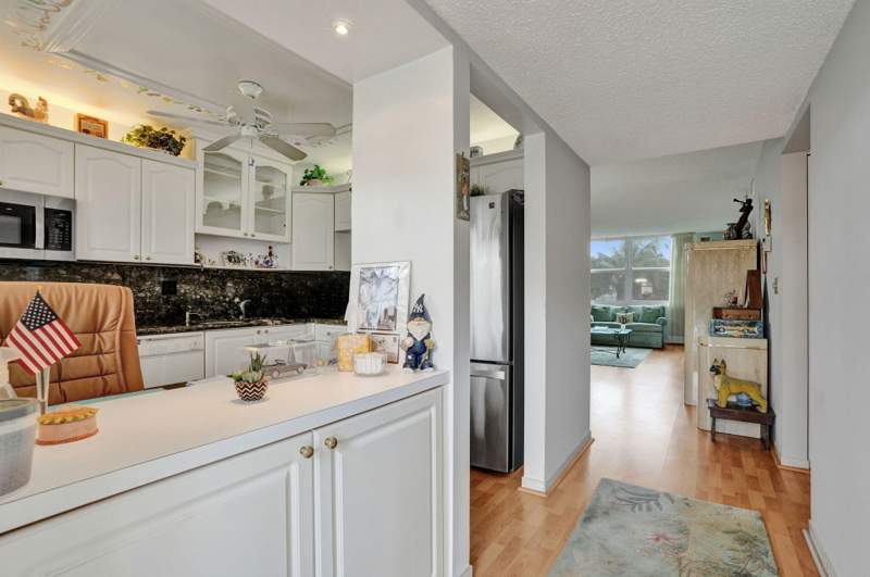 2 bedroom Condominium at 6870 Royal Palm Boulevard #103M, Royal Park Gardens Iii-M Condo, Margate — photo 4