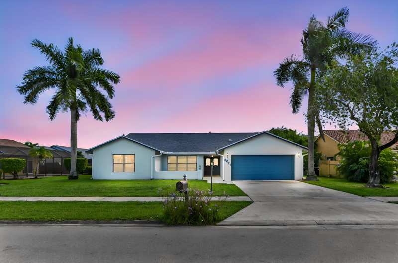 3 bedroom Single Family Residence at 8621 Winnipesaukee Way, Lakes of Sherbrooke, Lake Worth — photo 1