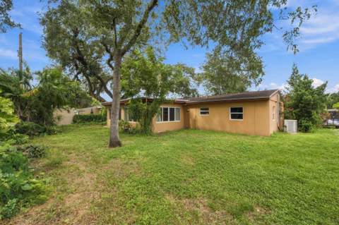 6660 Freedom Street, Hollywood FL - photo 7 of 11