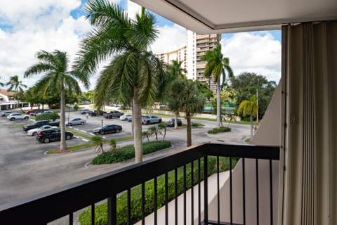 2425 Presidential Way #201, West Palm Beach FL - photo 16 of 27