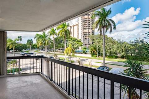 2425 Presidential Way #201, West Palm Beach FL - photo 9 of 27