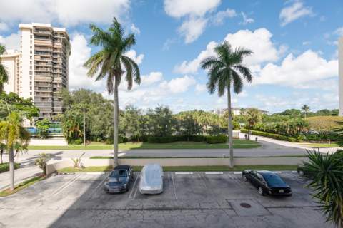 2425 Presidential Way #201, West Palm Beach FL - photo 11 of 27