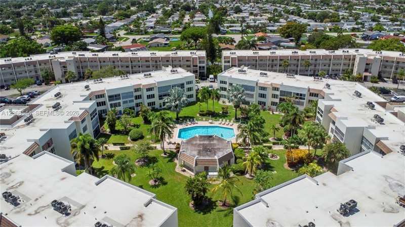 1 bedroom Condominium at 6770 Royal Palm Boulevard #305L, Royal Park Gardens Ii-L Condo, Margate — photo 1